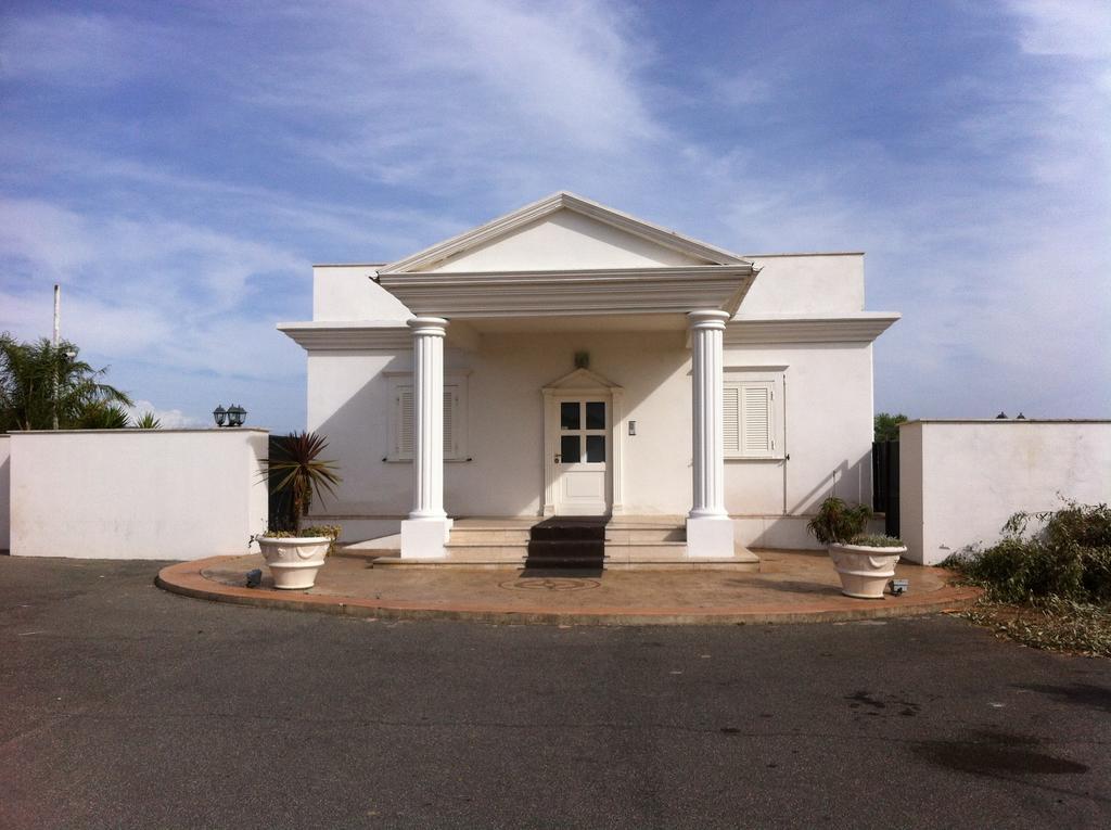 White House Motell Cerveteri Exteriör bild